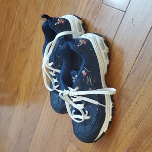 Skechers Navy Blue and White Floral Accent Sneakers